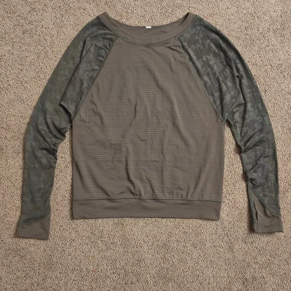 Lululemon Swiftly Tech Long Sleeve Top Camo‎ Sleeve Stripe Olive Green Women's M - Picture 2 of 12